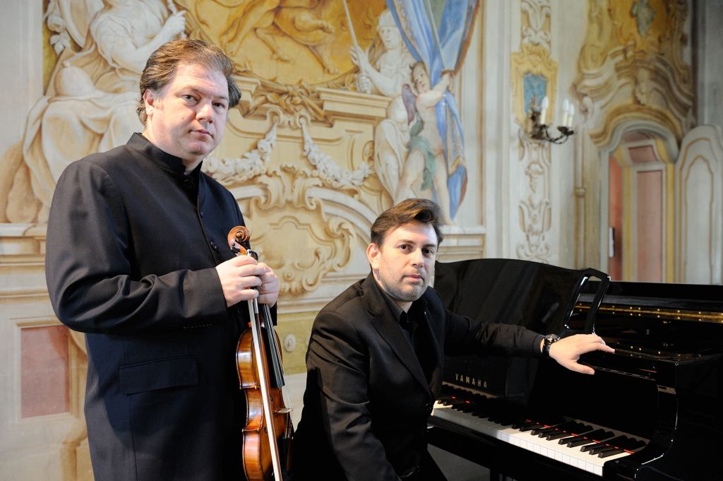 Duo Cihat Aşkın-Roberto Issoglio